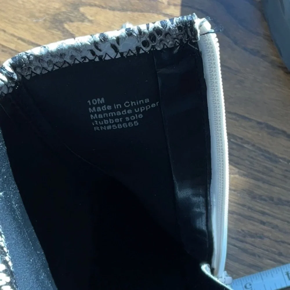 Faux Snakeskin Boots | 10M - Picture 9 of 9